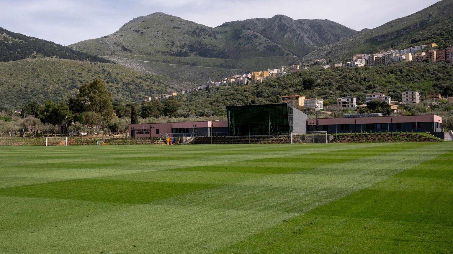 Calcio: inaugurato a Torretta il centro sportivo del Palermo