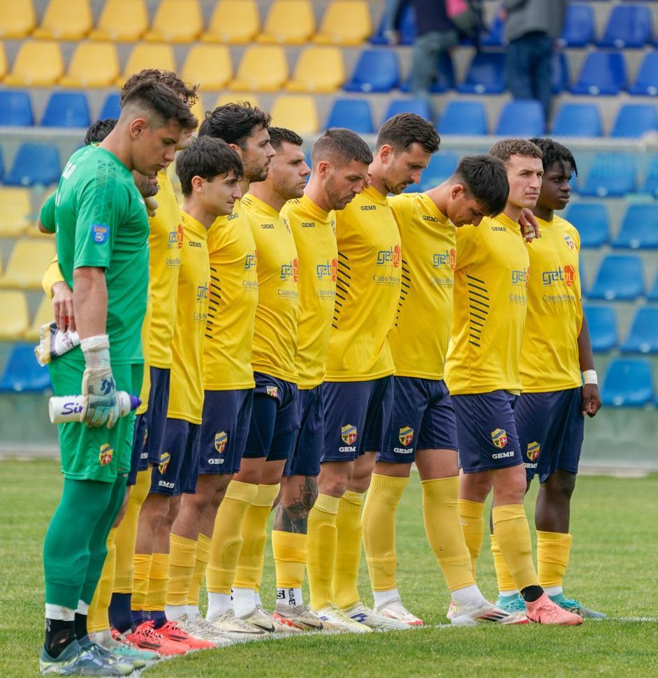 https://sport.quotidiano.net/image-service/view/acePublic/alias/contentid/MjgxYWY1ZWMtZjRkZC00/0/la-fermana-ancora-nellincertezza-aspetta-di-iscriversi-ai-dilettanti.jpeg