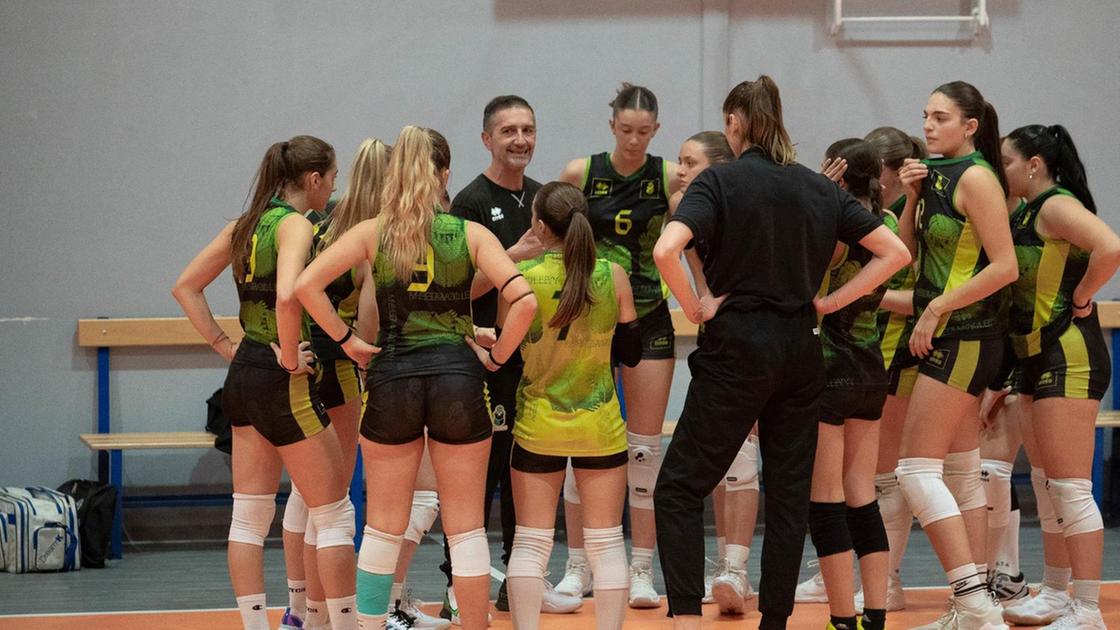 Volley serie B e B2 femminile e maschile. Blu, a Soliera una gara in salita. La Magabox alza il muro a Cervia