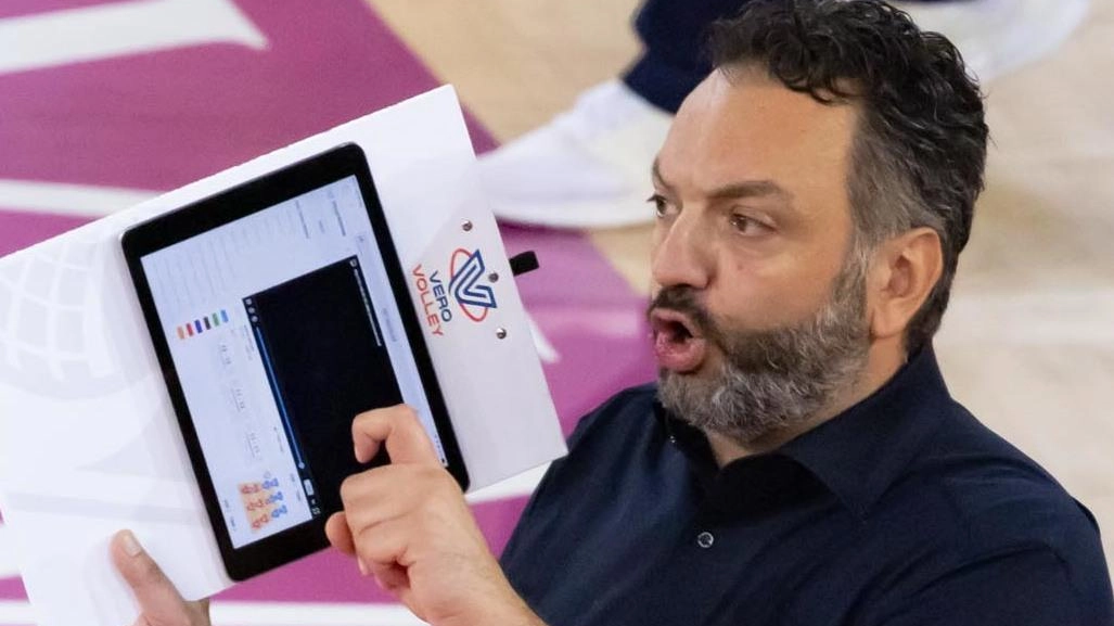 La Numia Vero Volley Milano sfida la Reale Mutua Fenera Chieri stasera all'Opiquad Arena di Monza. Entrambe le squadre reduci da vittorie, ma la sfida si preannuncia impegnativa. Coach Lavarini si prepara a un match di alto livello, con possibili cambi nella formazione.