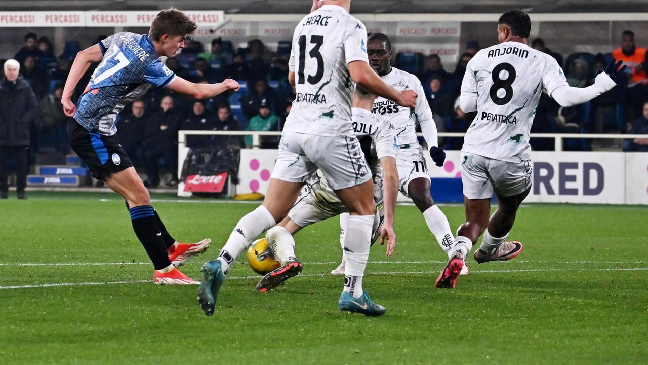 L'Atalanta vince 3-2 contro l'Empoli grazie alla doppietta di De Ketelaere, tornando al primo posto in classifica.