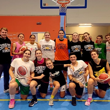 Nuova avventura. La Sunrise sbarca nella pallacanestro ’rosa’ con la squadra femminile