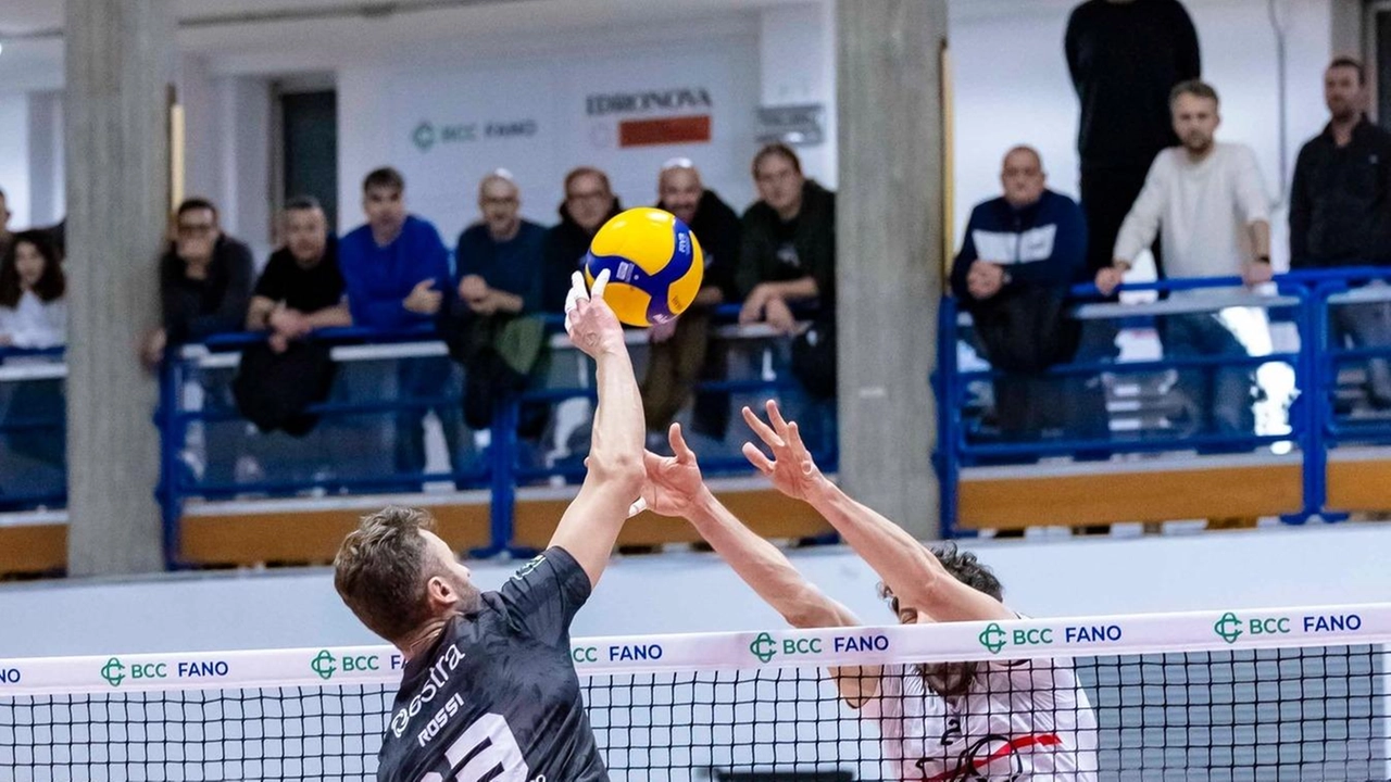 FANO 3 SIENA 3 FANO: Coscione 3, Rizzi, Merlo 16, Raffa 14, Mandoloni 1, Klobucar, Magnanelli, Sorcinelli, Coccia, Acuti 7, Marks 17, Compagnoni,...