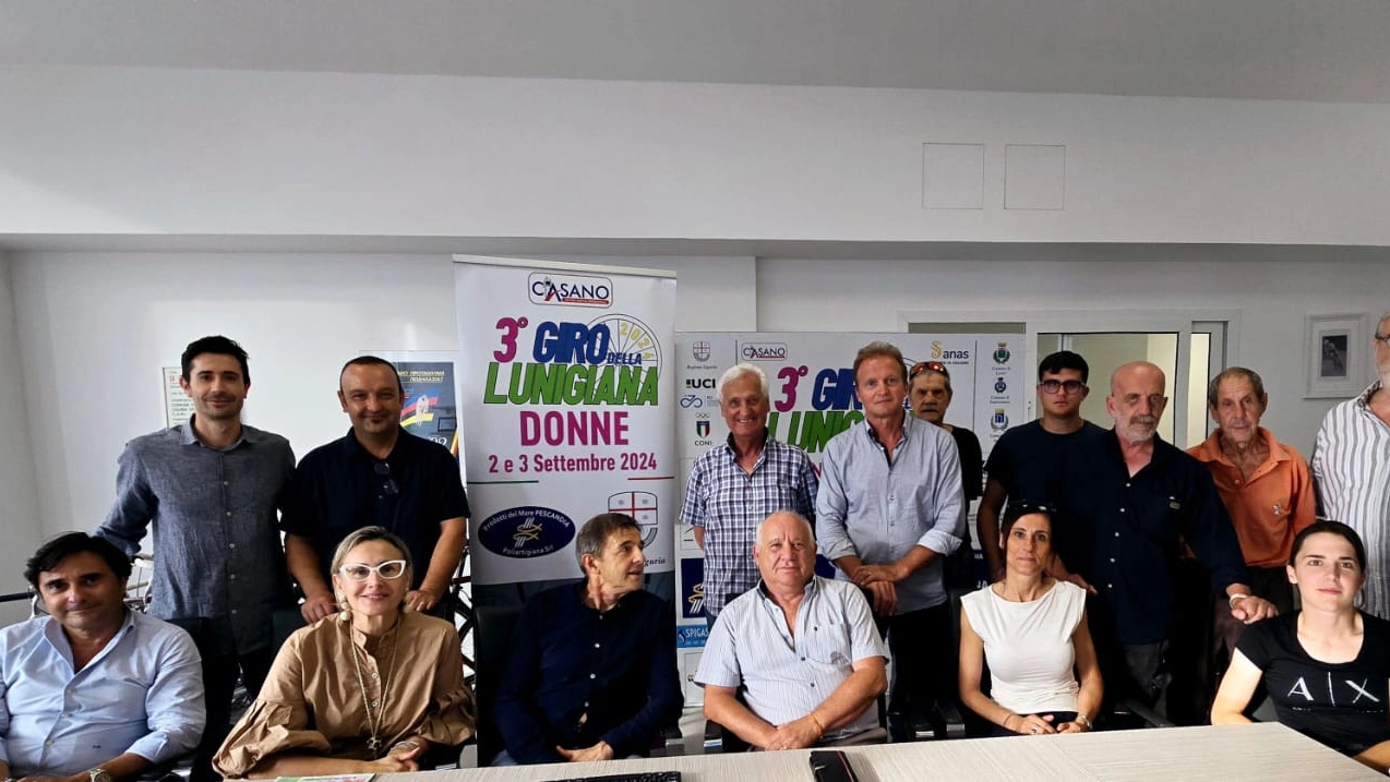 Un momento della presentazione del Giro della Lunigiana rosa