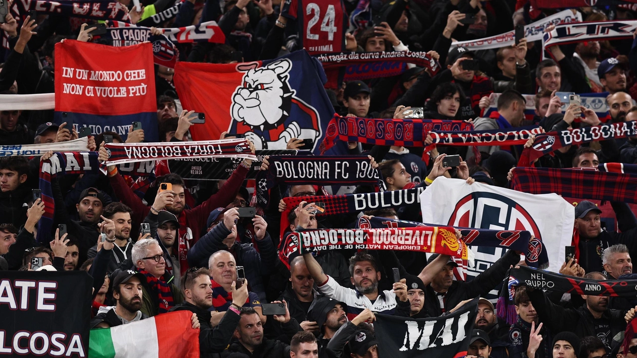 Il muro di sciarpe rossoblù che il 2 ottobre ha preso possesso di uno spicchio di Anfield per sostenere il Bologna nello storico confronto con il Liverpool (Schicchi)