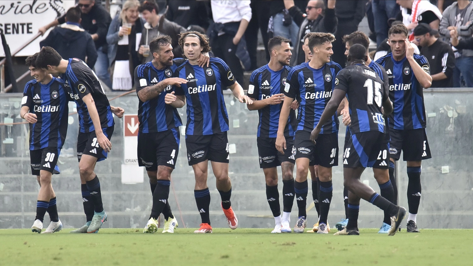 Pisa-Cesena, l'esultanza nerazzurra (Cappello/Valtriani)