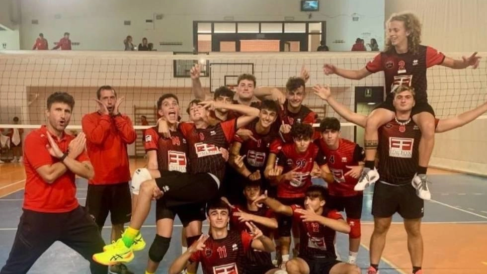 L'Invicta inizia la stagione con successi: la squadra maschile vince il Torneo Mecenate ad Arezzo, con Leonardo Ferrari premiato come miglior giocatore, mentre le ragazze trionfano nel quadrangolare di Castiglion Fiorentino.