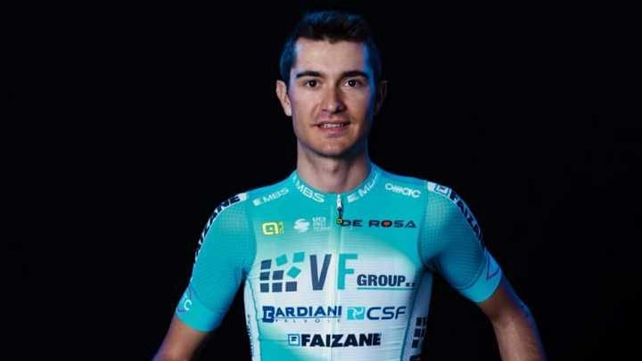 Il ciclista pavullese Covili rinnova con il team Bardiani-CSF Faizanè fino al 2026 dopo un buon Giro d'Italia. Si prepara per il futuro con determinazione.