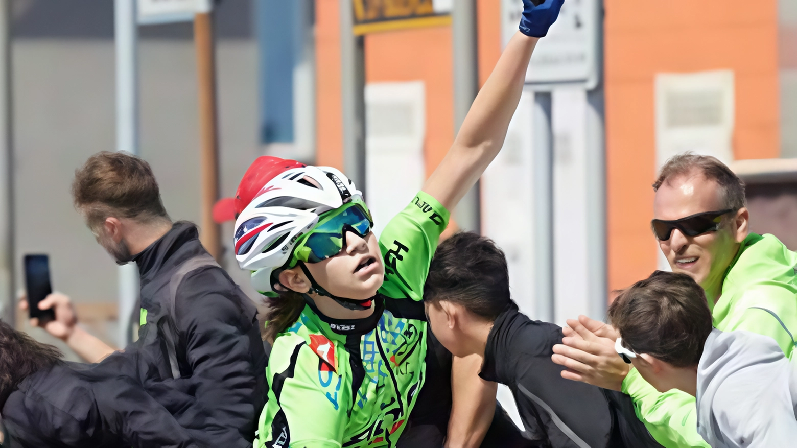 Giovani ciclisti brianzoli si distinguono nel Trofeo Dino Pietrella a Valmadrera, con vittorie di Isabel Di Sciuva e Nicoletta Berni. Ottimi piazzamenti anche per Riccardo Dalola e Matteo Jacopo Gualtieri.