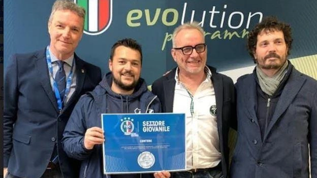 La Centese ottiene il diploma di scuola calcio di Terzo Livello, confermando l'eccellenza del settore giovanile. Importante riconoscimento durante il match Italia-Turchia under 21.