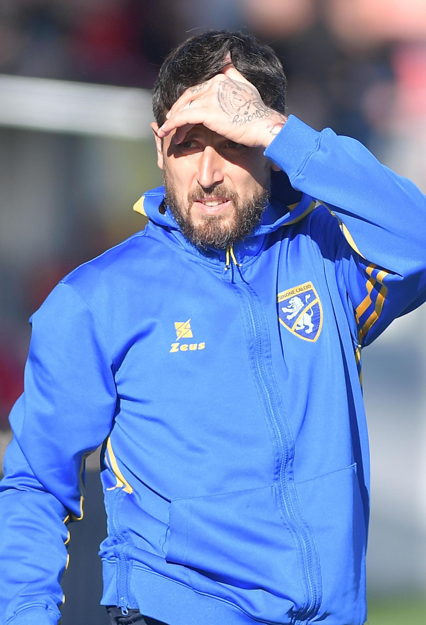 https://sport.quotidiano.net/image-service/view/acePublic/alias/contentid/MmZlZGMyMDktMmUxNi00/0/rimini-stringe-per-il-mister-greco-e-gorgone-in-pole.jpeg