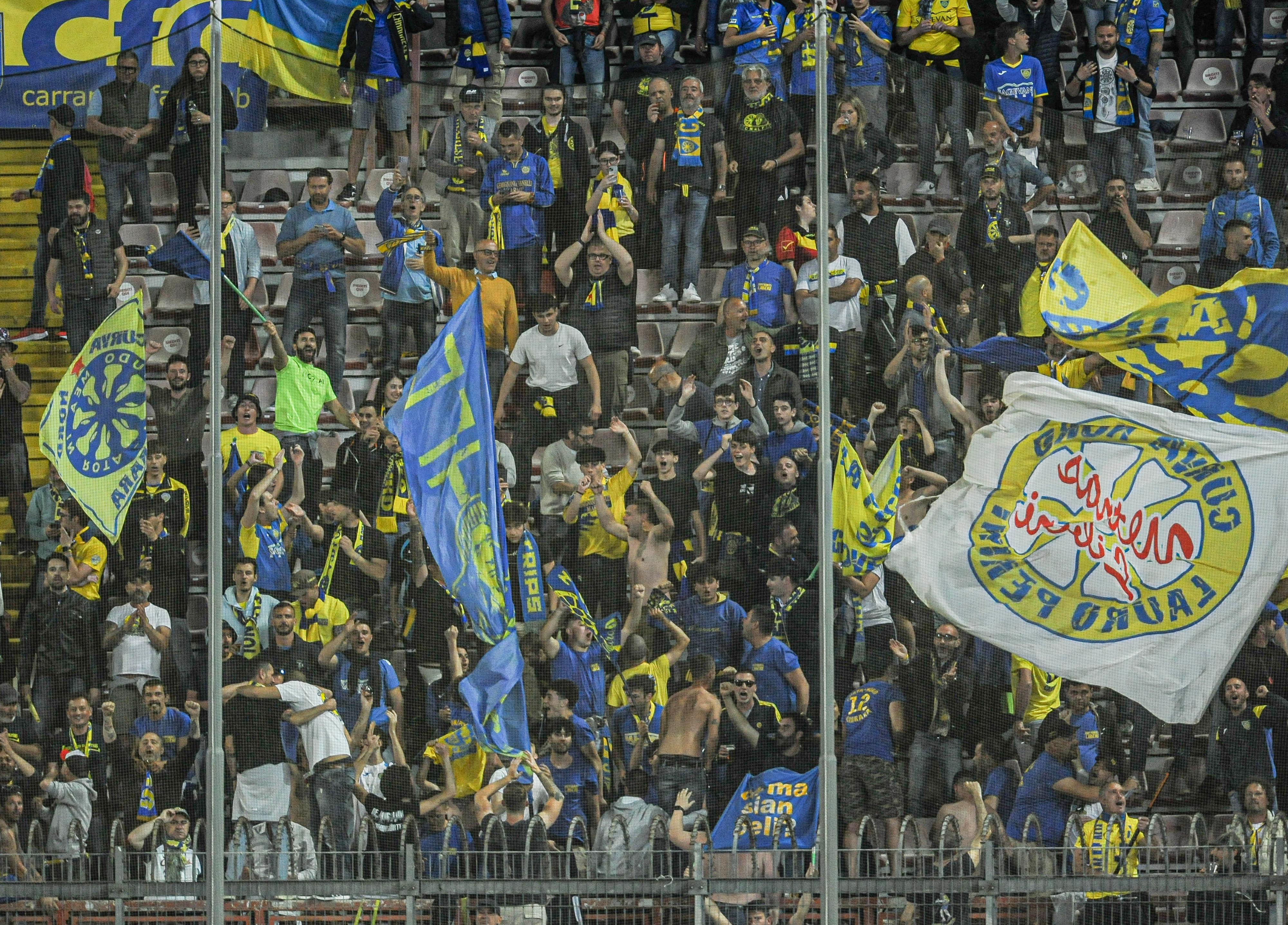 Carrarese Pari In Rimonta Nel Debutto In Serie B Allo Stadio Dei Marmi ...