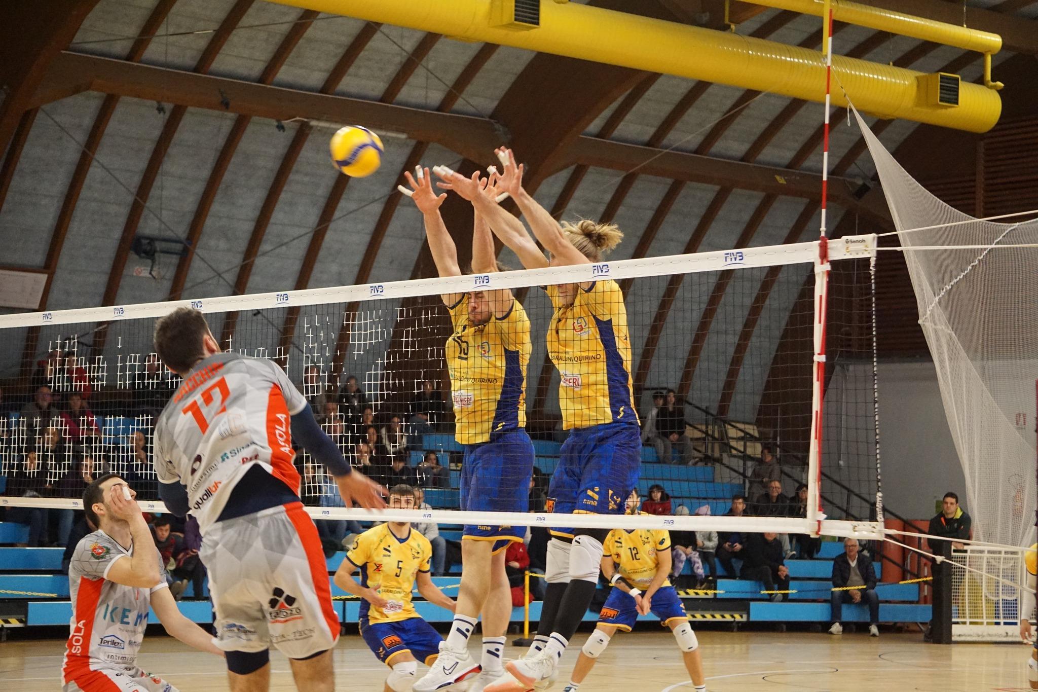 https://sport.quotidiano.net/image-service/view/acePublic/alias/contentid/MzE1NTYwMGItOWY5Ny00/0/la-potenza-del-muro-nel-volley.jpeg