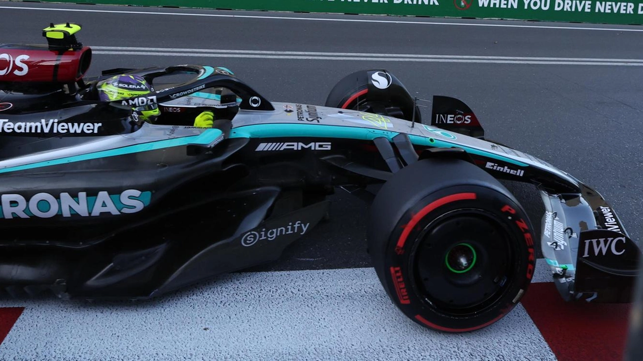 Mercedes ha cambiato tutta la power unit