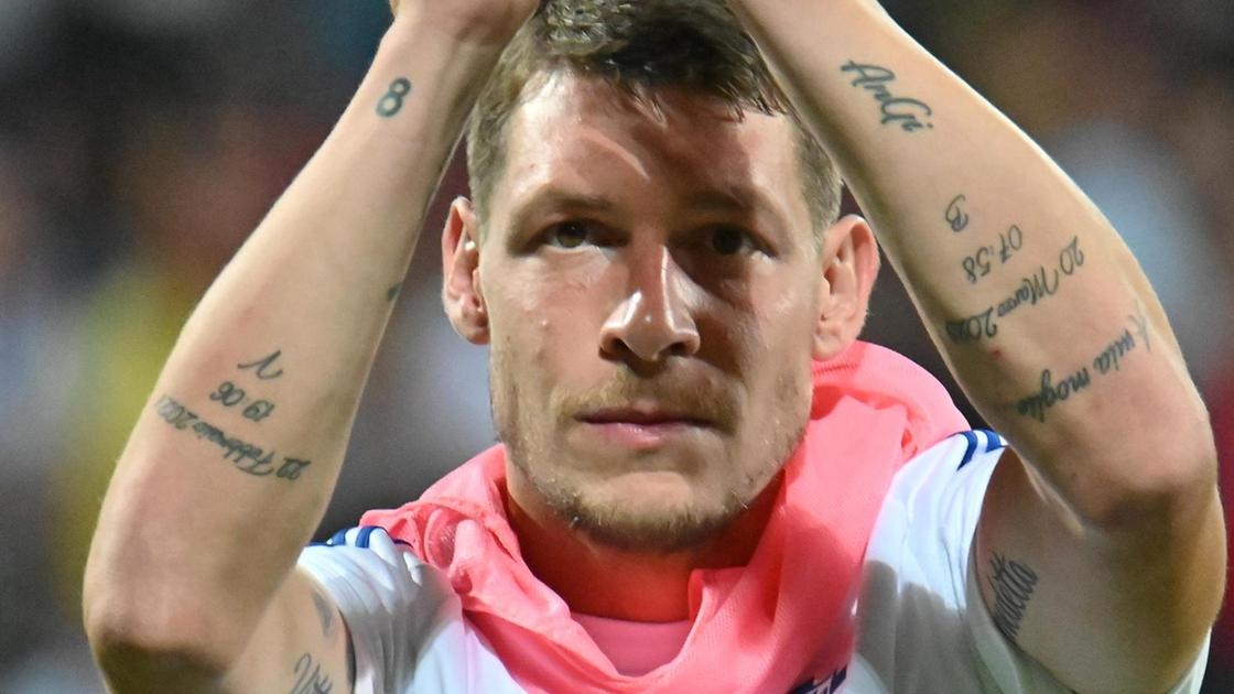 Lunedì il derby a Bergamo. Belotti in difficoltà: zero gol e prima panchina. Fabregas lavora a un Como col “Gallo“ e Cutrone