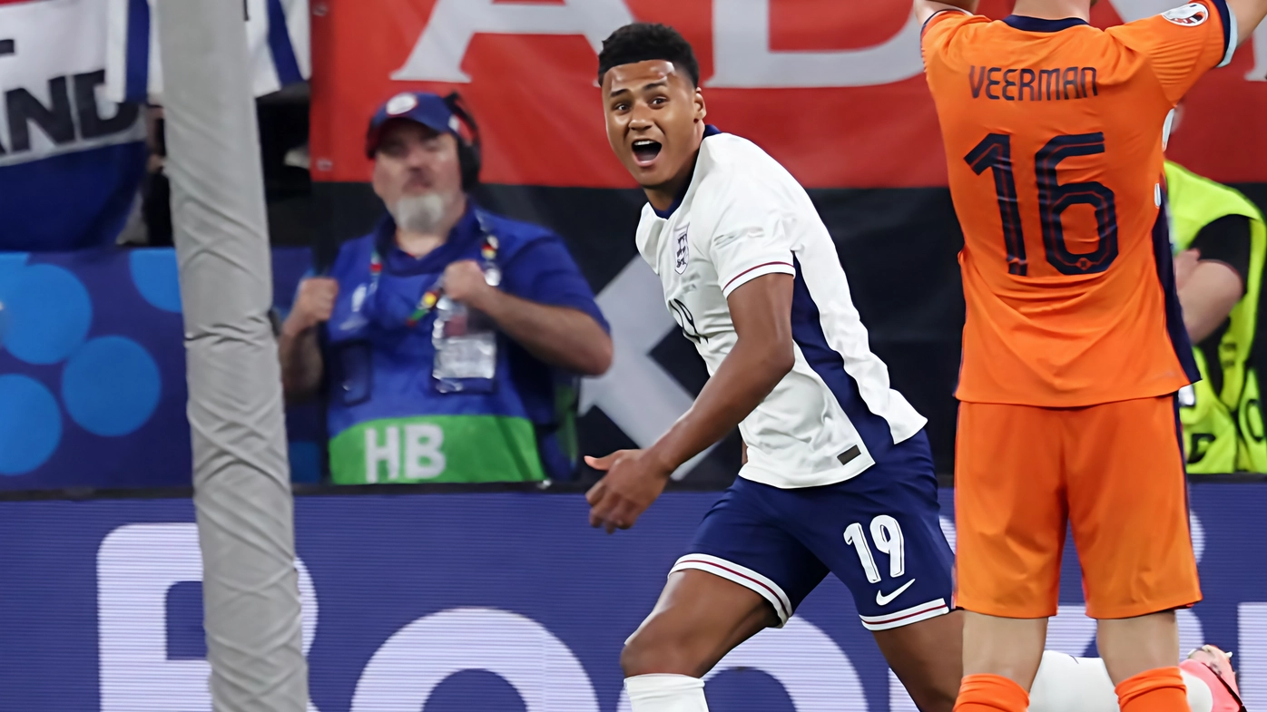 L'Inghilterra vince 2-1 contro l'Olanda con una rete di Watkins all'ultimo minuto, qualificandosi per la finale di Euro 2024. Olanda sconfitta nuovamente nei minuti finali, confermando la sua maledizione.