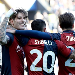 Udinese-Genoa 0-2: Pinamonti e l'autorete di Giannetti regalano a Vieira la prima vittoria