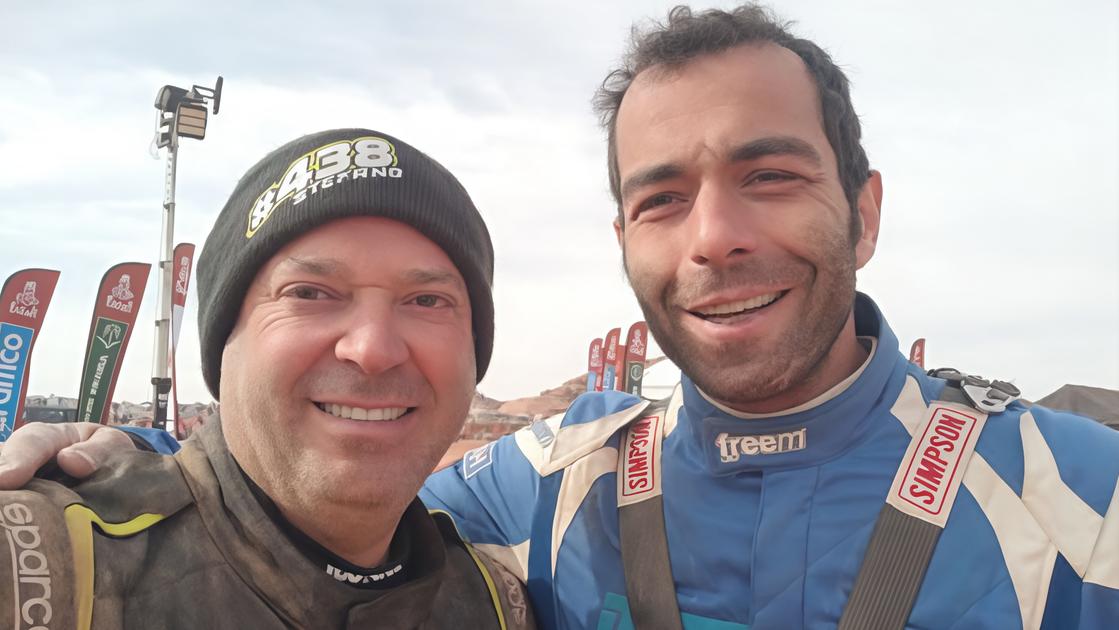 Il pilota di cesa e i complimenti della sua scuderia. Marrini, settimo sigillo alla Dakar: "Mi ero sempre ritirato, finirla è una grande gioia»