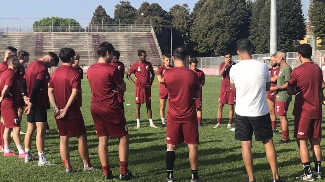 Il nuovo Fano Calcio in allenamento agli ordini di mister Spendolini. Diversi dei giocatori della prima ora sono stati confermati, nonostante la partenza dal fondo