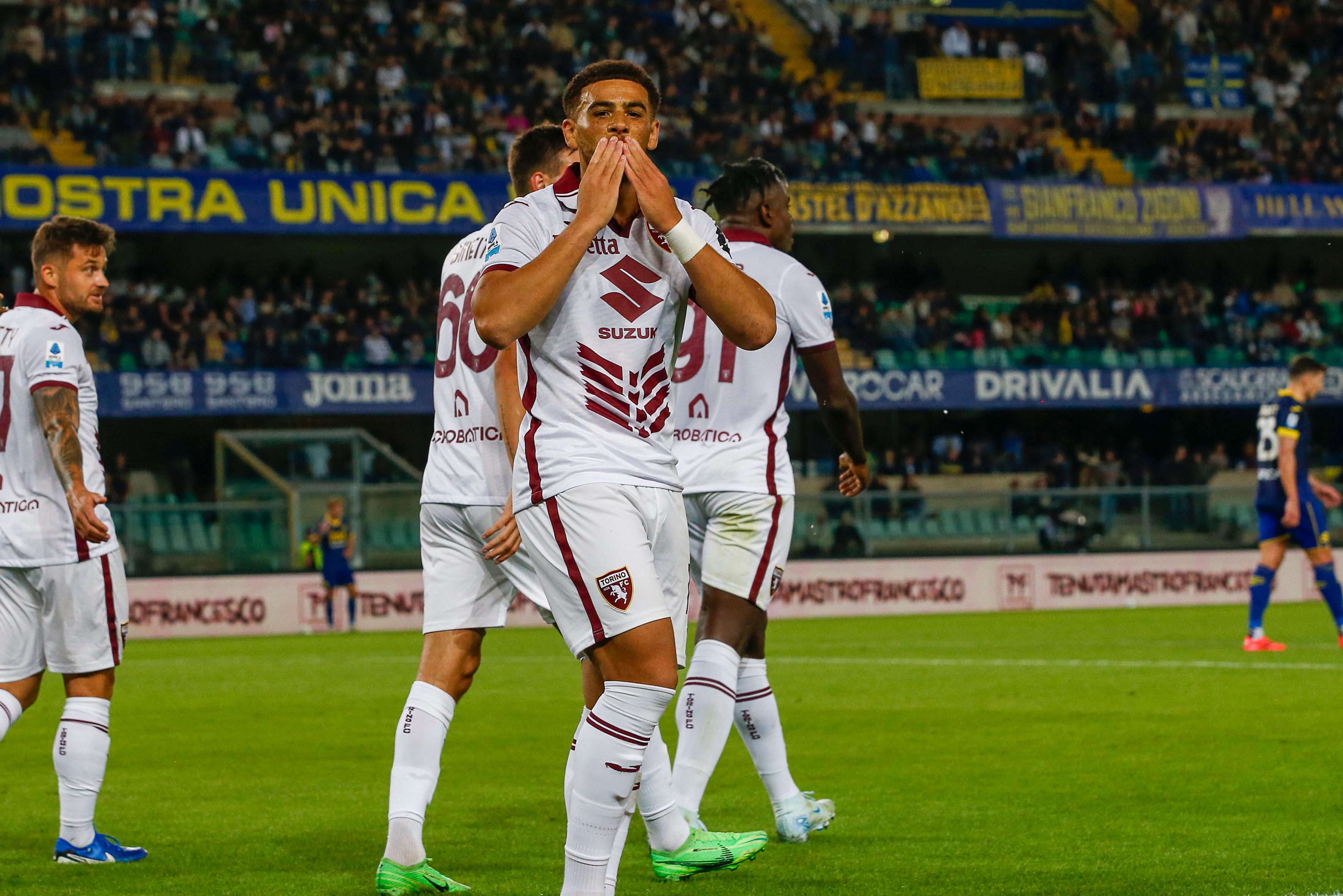 https://sport.quotidiano.net/image-service/view/acePublic/alias/contentid/Mzg3NDFiMTAtZTBiOS00/0/tvdc-hellas-verona-torino-campionato-calcio-serie-a-20-09-2024.jpeg