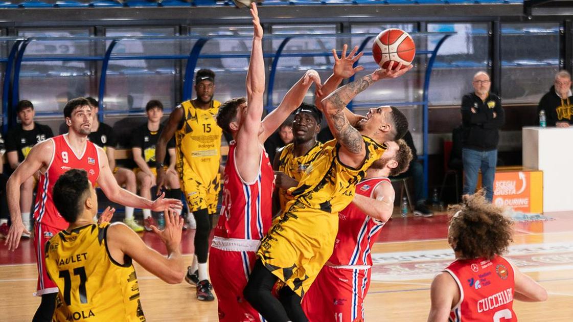 Basket B Nazionale: prestazione in crescendo contro Vicenza. La Virtus di Galetti mette il turbo. Vaulet e Masciarelli sono super