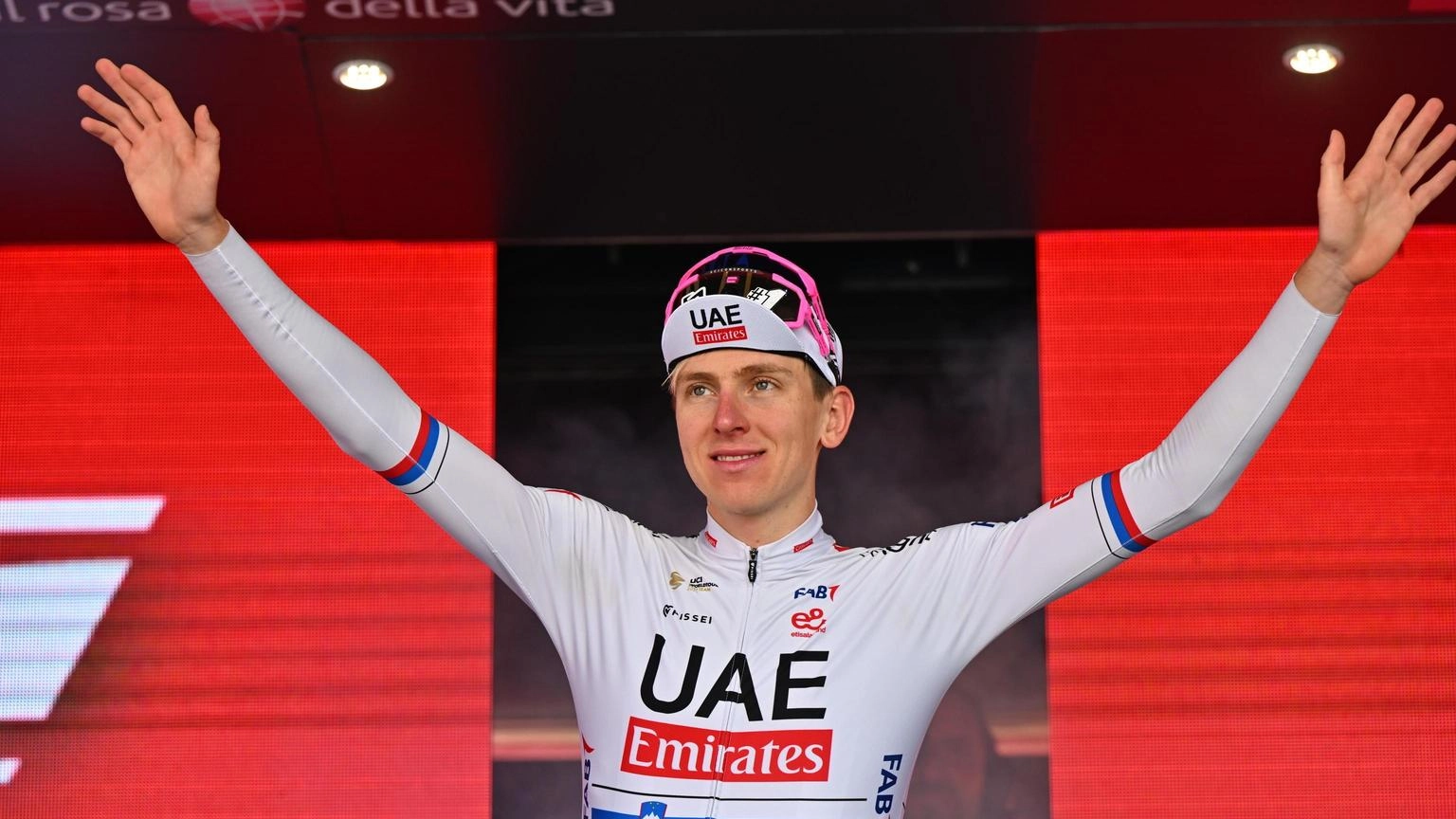 Giro: Pogacar esulta 'volevo vincere per onorare la maglia rosa'
