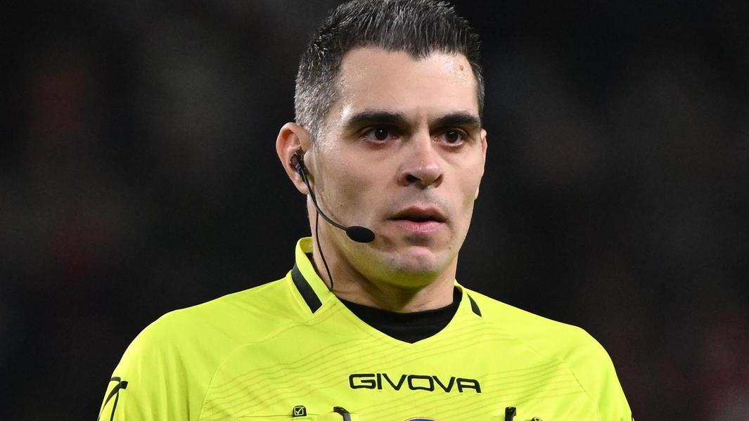 L’arbitro del match all’ombra delle Apuane. ’Fischia’ l’internazionale Sozza di Seregno