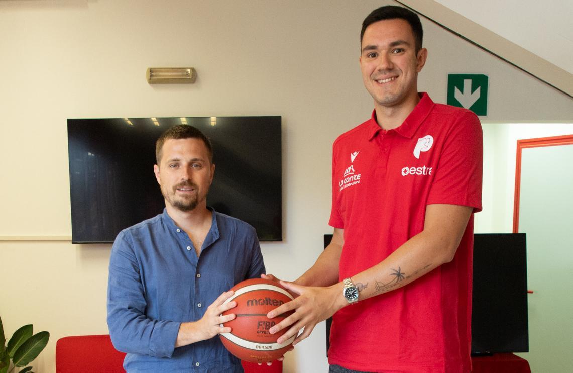 https://sport.quotidiano.net/image-service/view/acePublic/alias/contentid/N2M3MTI2Y2QtODA4Yy00/0/estra-lentusiasmo-di-alessandrini-voglio-consacrarmi-con-pistoia.jpeg