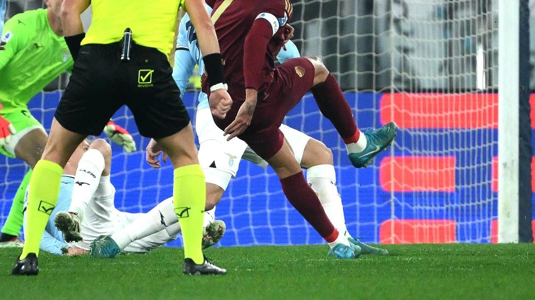 Il tiro con cui Lorenzo Pellegrini ha sbloccato il derby dopo soli 10 minuti