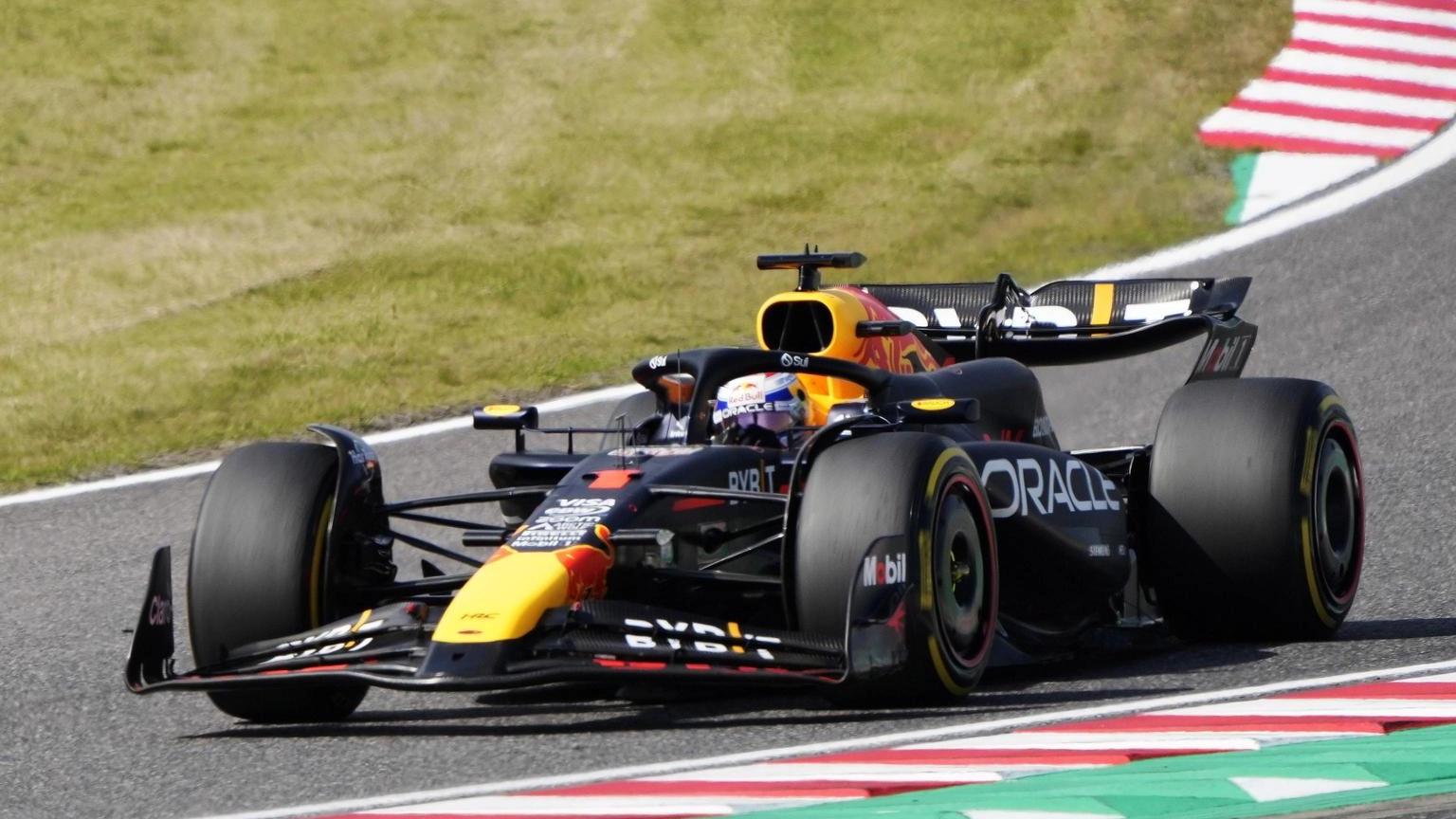Max Verstappen vince il Gp del Giappone, terzo Sainz