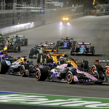 F1: Russell vince a Las Vegas, terzo Sainz con la Ferrari