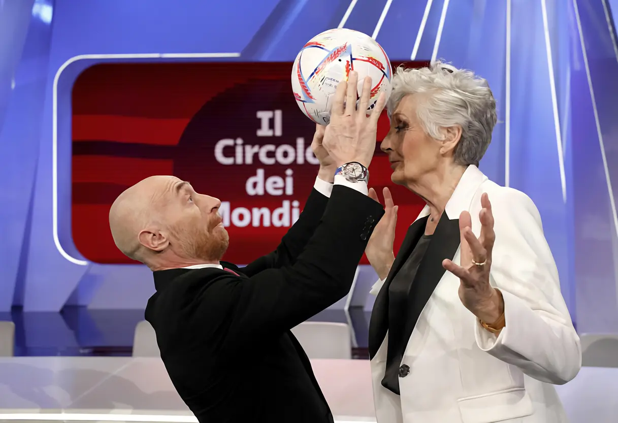 Wierer, affari di famiglia. Doro inviata a sorpresa Cassina e Canè, che show
