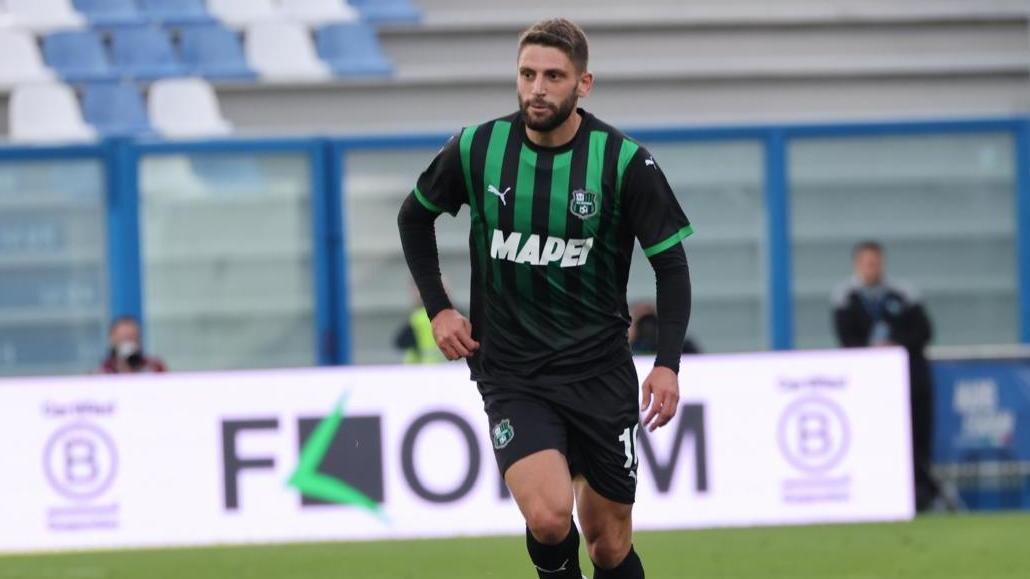 https://sport.quotidiano.net/image-service/view/acePublic/alias/contentid/N2RiYmNlZGYtMDEzMi00/0/sassuolo-da-una-sosta-allaltra-adesso-viaggia-a-velocita-doppia.jpeg?f=16:9&w=1200&h=630