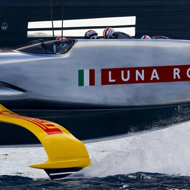 Vela: l’equipaggio italiano atteso da tre match race. Con due successi ci sarà la certezza di chiudere al primo posto il girone. Luna Rossa, un intero weekend per blindare il primato