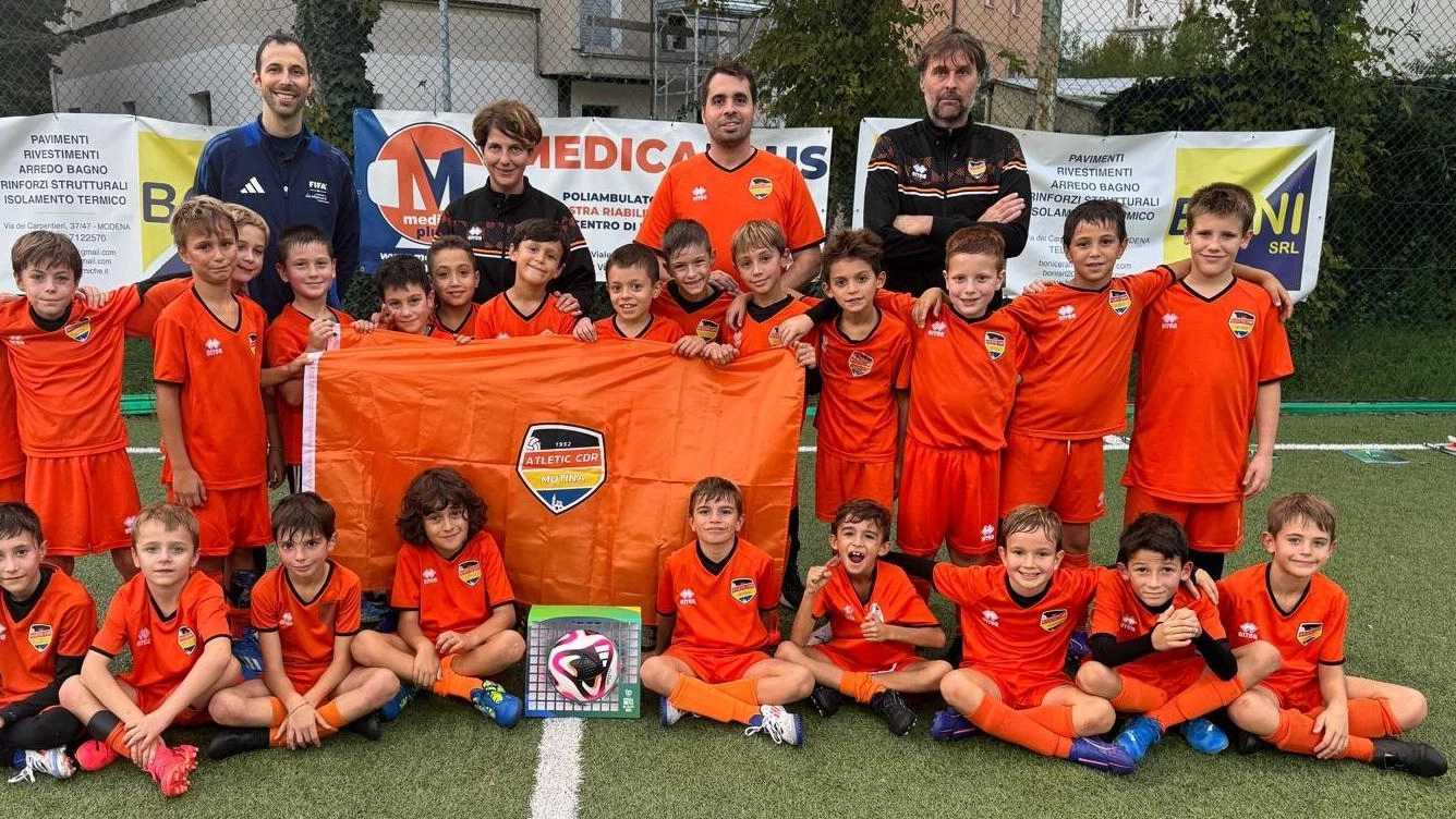 Il regalo ai piccoli della Cdr . Dalla Fifa il pallone ’Pass it on’