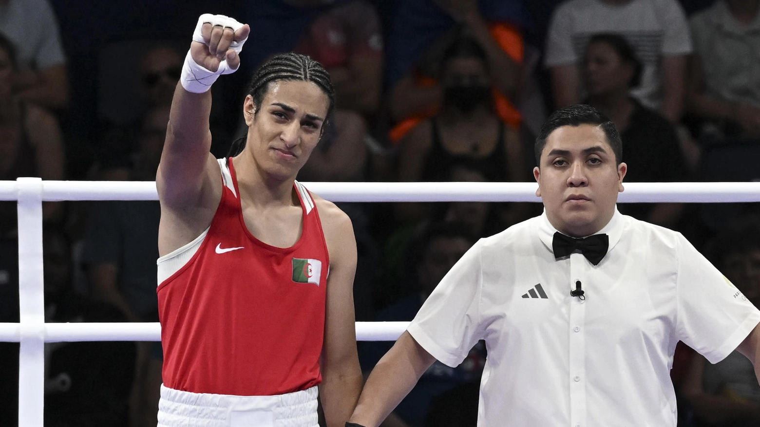 Imane Khelif sul ring di Parigi (Ansa)