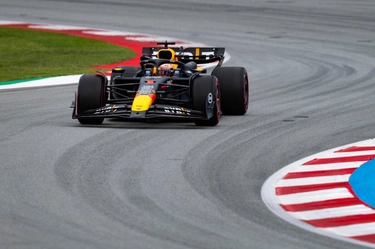 F1 Gp di Spagna: Verstappen trionfa ancora. Sul podio Norris e Hamilton, lite in casa Ferrari