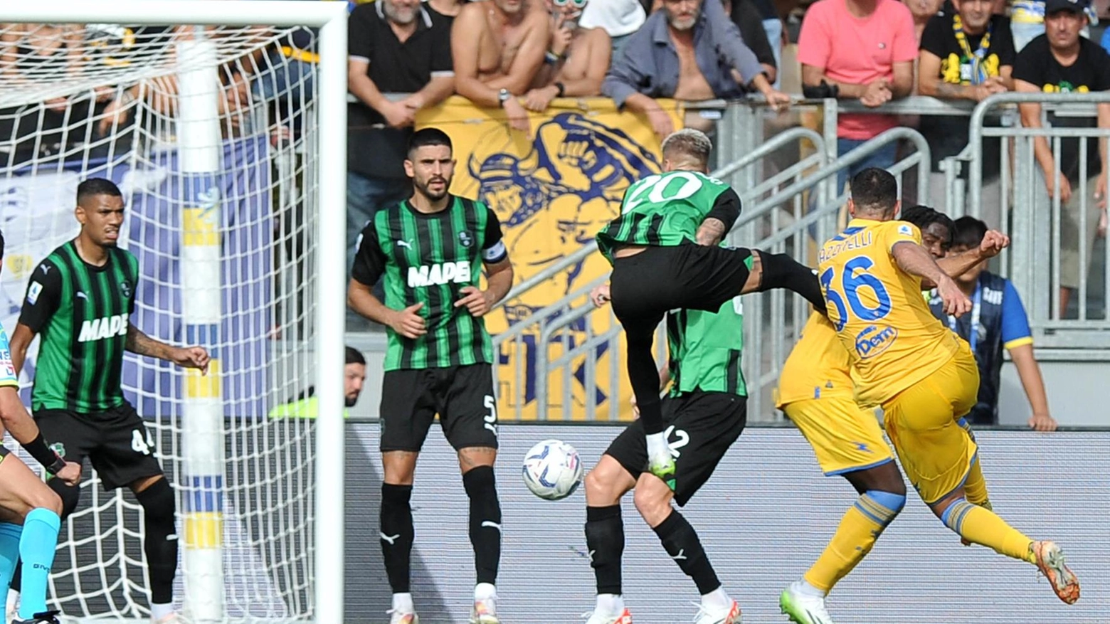 Il Frosinone di Di Francesco ha incassato ben 56 reti, una in più dei neroverdi. Domani al ’Mapei’ si affrontano le due squadre più perforate di tutta la Serie A .