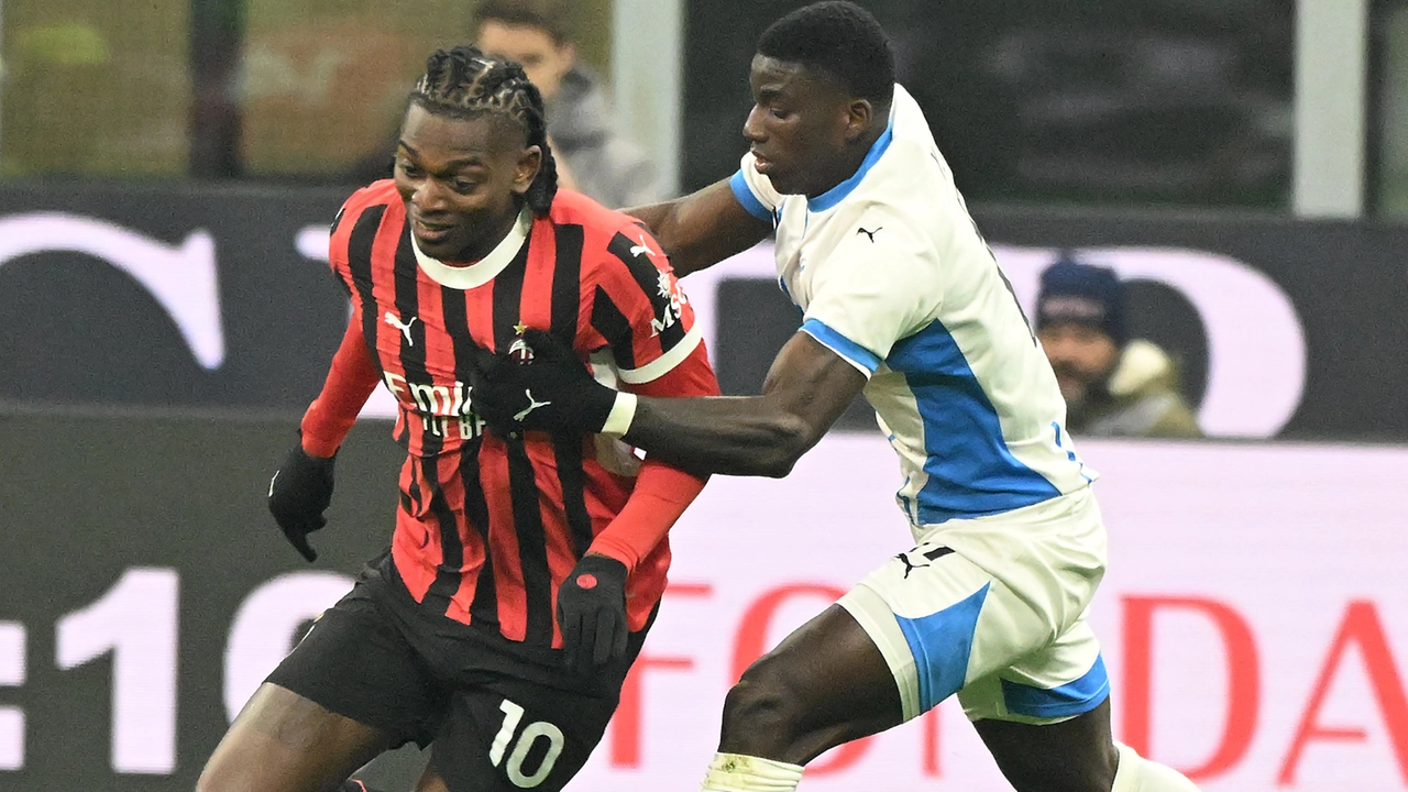 Rafael Leao durante il match di Coppa Italia fra Milan e Sassuolo