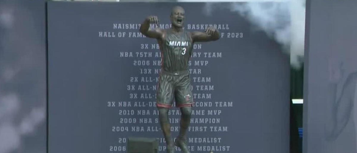 Nba, Wade e la sua nuova statua: 