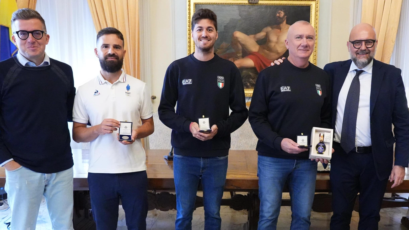 Volley L’omaggio della città agli eroi di Parigi