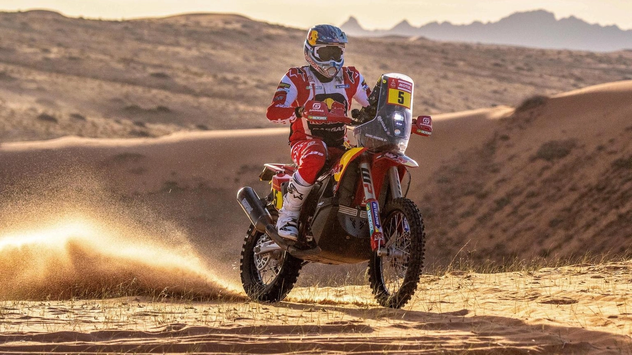 L'argentino Benavides vince la tappa del Rally Dakar 2025 dopo la penalità a Van Beveren. Sanders guida la classifica generale.