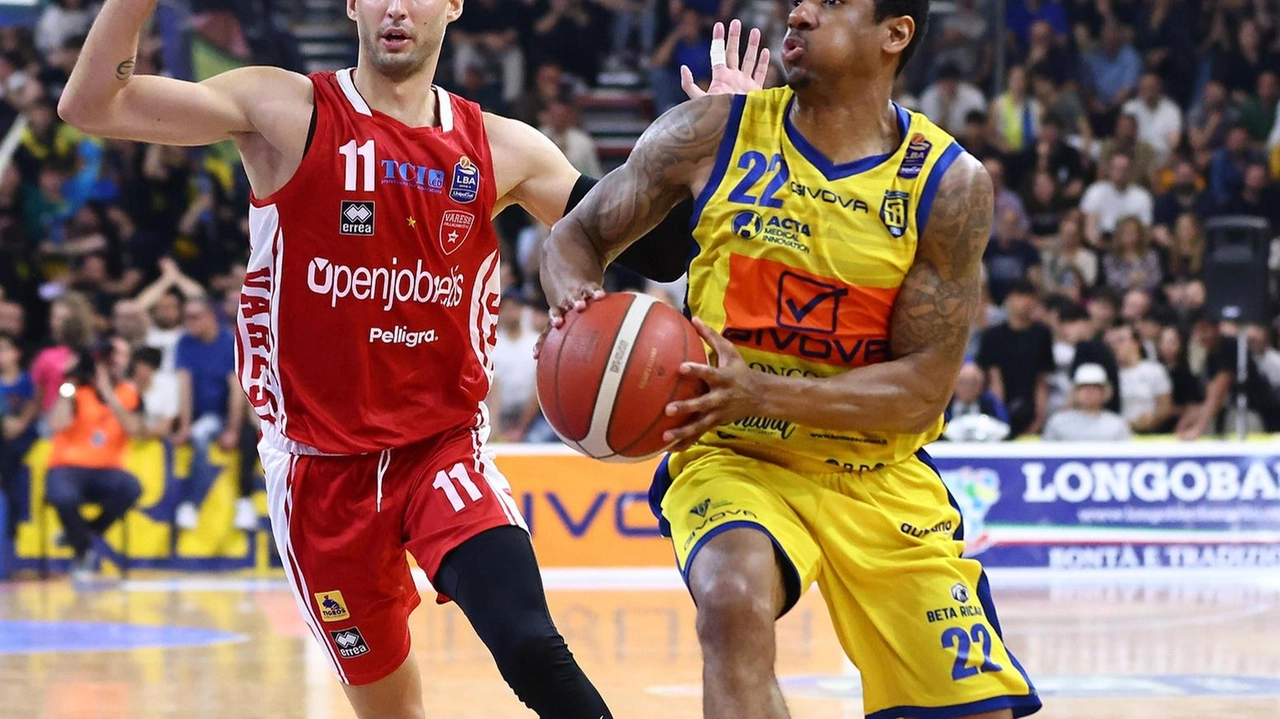 Gerald Robinson qui in azione in Scafati-Varese dell’aprile scorso