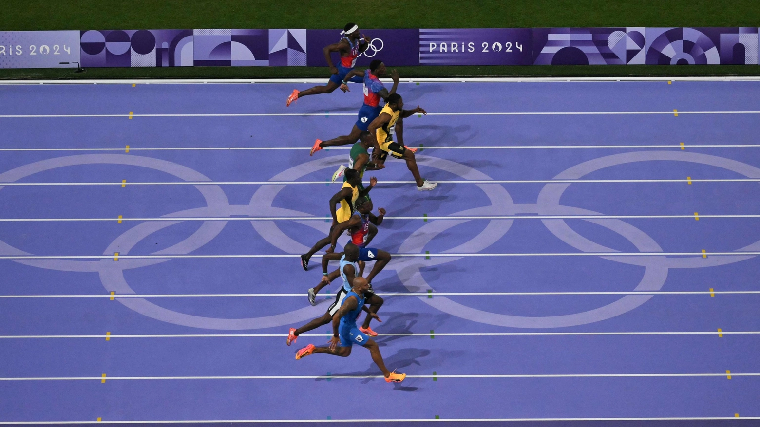 La finale dei 100 metri alle Olimpiadi di Parigi 2024 (Ansa)