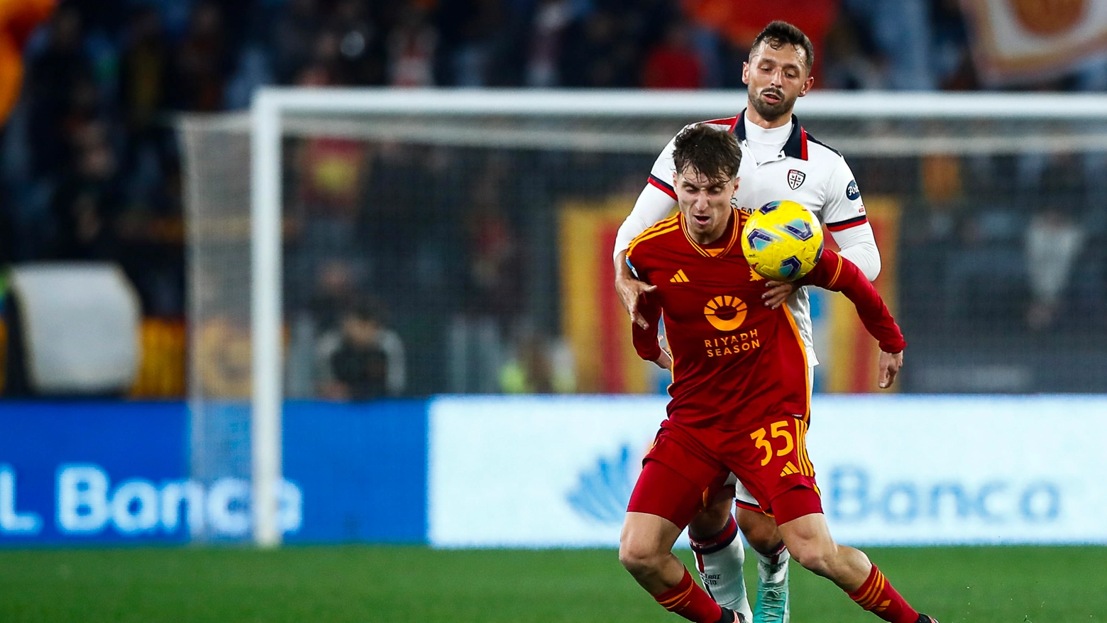 Tommaso Baldanzi con la maglia della Roma