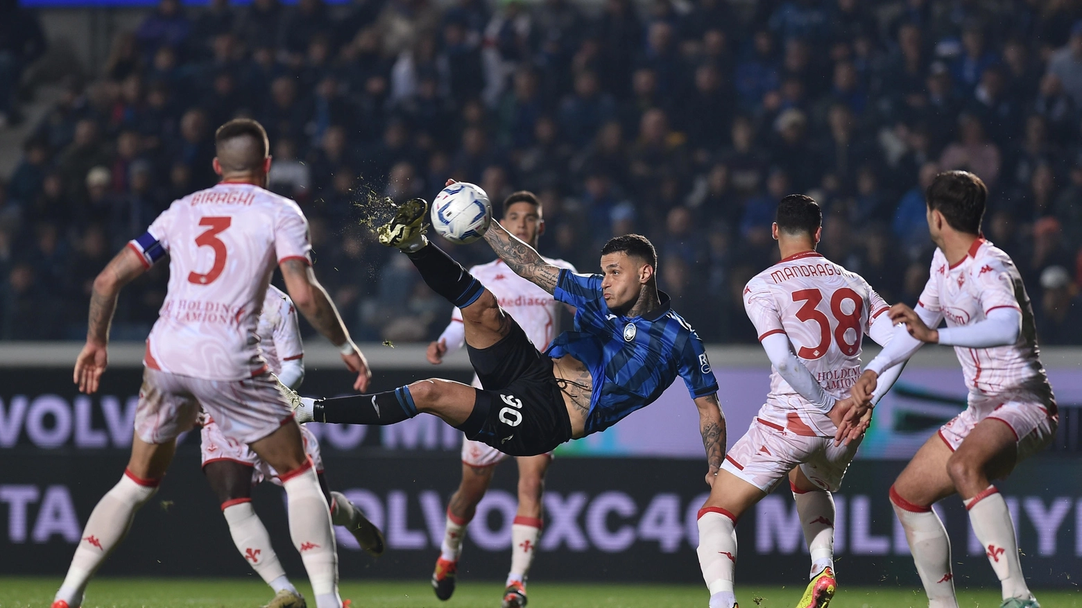 Atalanta-Fiorentina, il gol in rovesciata di Scamacca (Ansa)