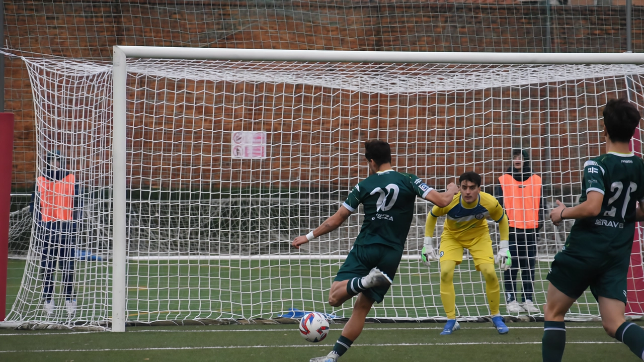 Seravezza all’attacco nella partita di ieri contro il Foligno (foto Umicini)