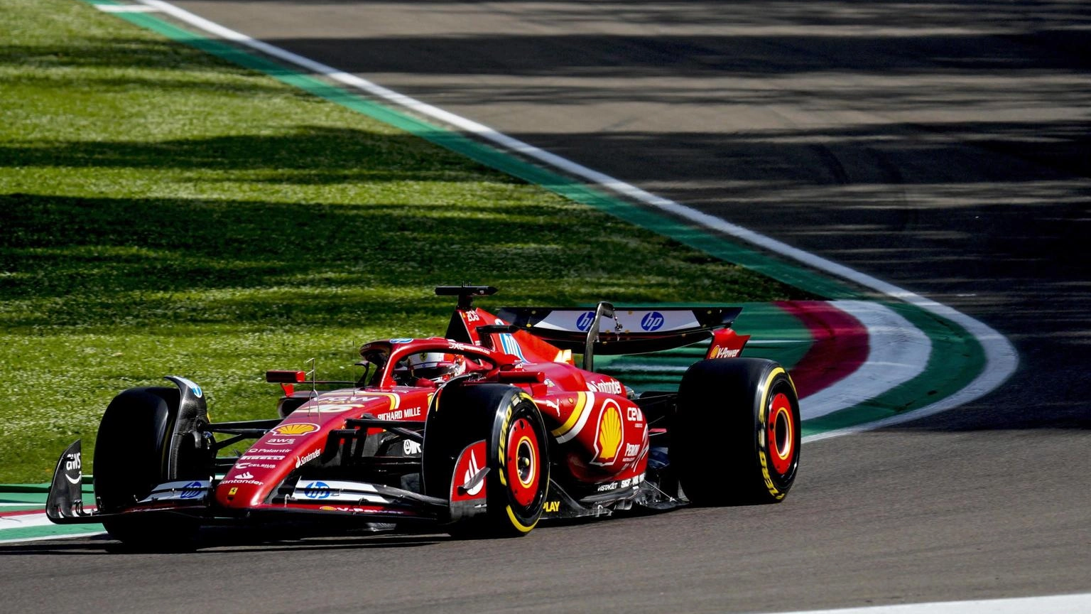 Gp Imola: Leclerc vola anche nelle seconde libere, Sainz sesto