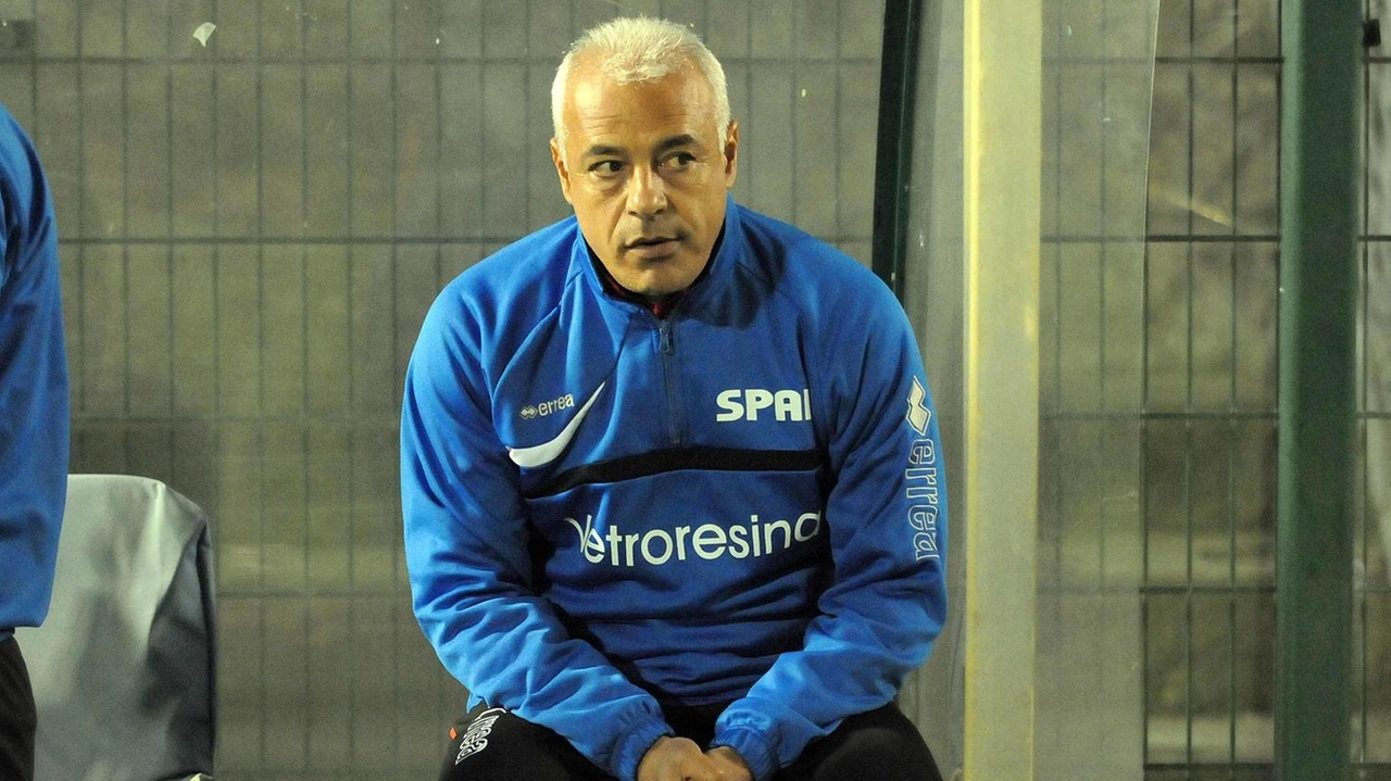 Mister Leo Rossi, ai tempi in cui era allenatore della prima squadra spallina