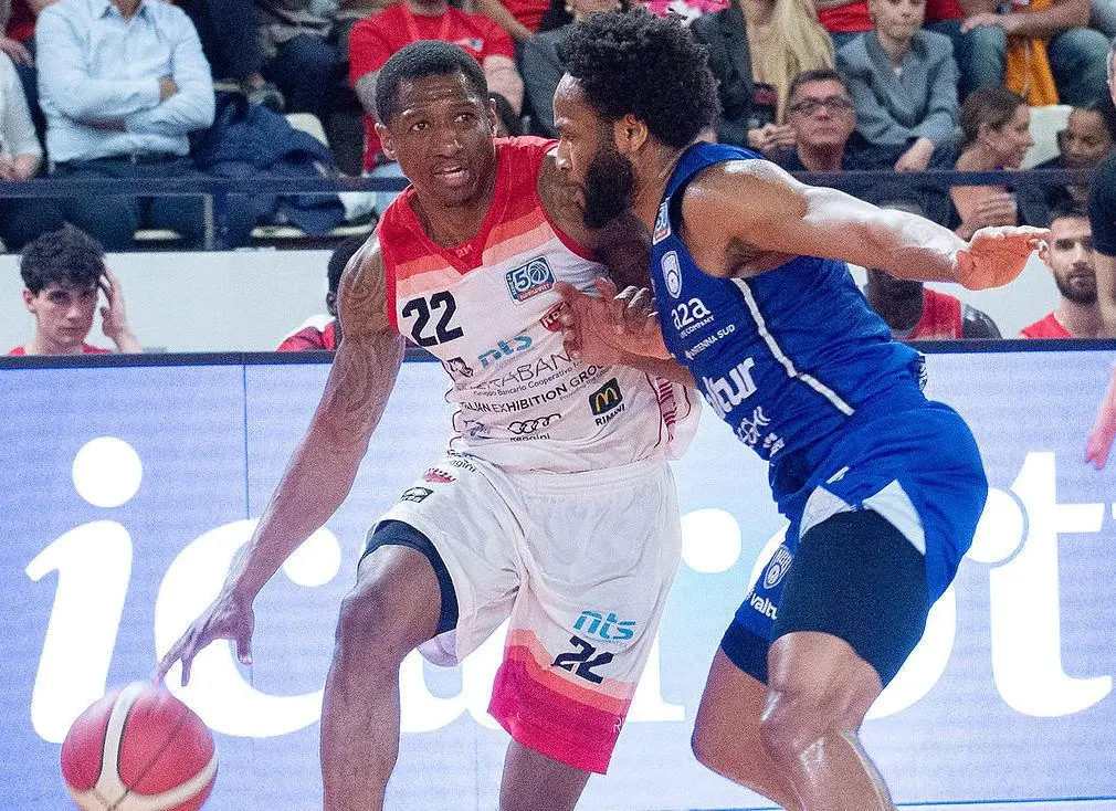 RivieraBanca Rimini domina Valtur Brindisi: Tomassini e Johnson protagonisti